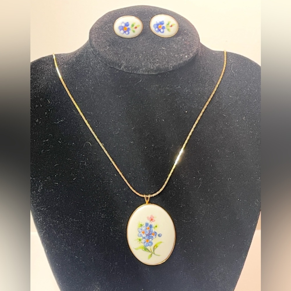 Vintage porcelain forget me not necklace earrings set blue flowers gold chain - Picture 11 of 11